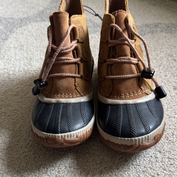 Sorel Youth Classic Out N About Brown and Black Outdoor Boots. Size 3 (big girl) - Picture 4 of 9